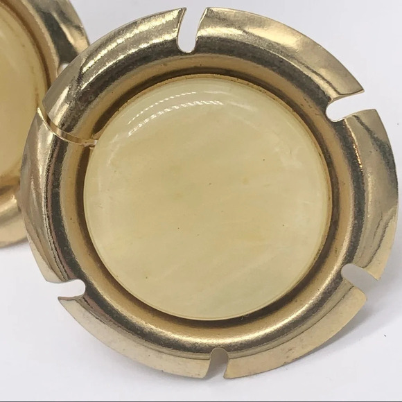 Sarah Coventry Vintage Mod Clip Gold Earrings - Picture 2 of 4